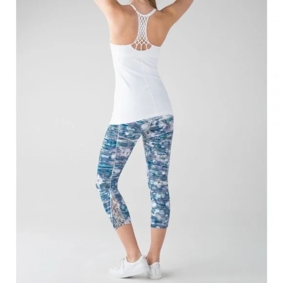 Lululemon True Self Crop II Yoga Activewear Leggings in Blurry Belle Multi - Picture 4 of 12
